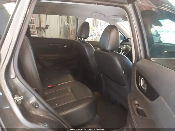 5N1AT2MV0JC733237 2018 NISSAN ROGUE - Image 8