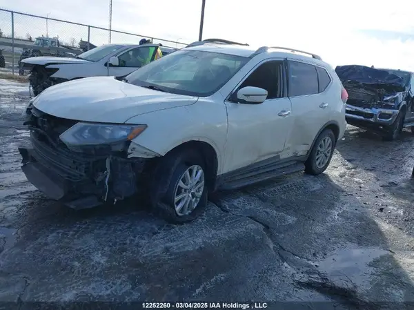 5N1AT2MV0JC737157 2018 NISSAN ROGUE - Image 2