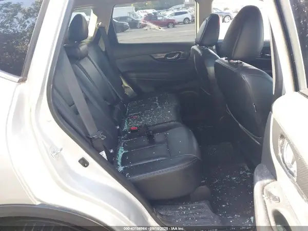 5N1AT2MV0JC743671 2018 NISSAN ROGUE - Image 8