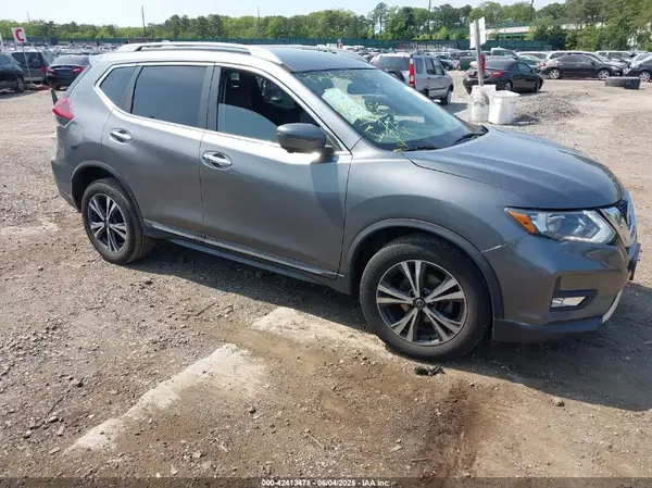 5N1AT2MV0JC745968 2018 NISSAN ROGUE - Image 1