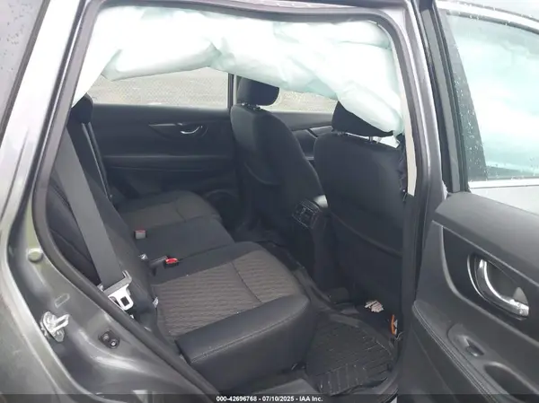 5N1AT2MV0JC746215 2018 NISSAN ROGUE - Image 8