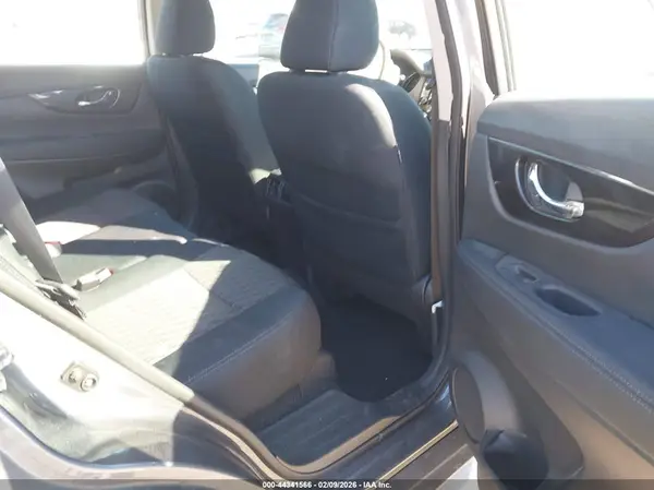 5N1AT2MV0JC750846 2018 NISSAN ROGUE - Image 8