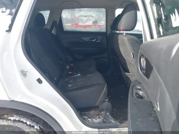 5N1AT2MV0JC751639 2018 NISSAN ROGUE - Image 8