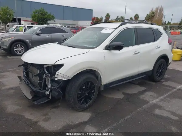 5N1AT2MV0JC756758 2018 NISSAN ROGUE - Image 2