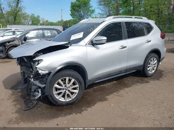 5N1AT2MV0JC769073 2018 NISSAN ROGUE - Image 2