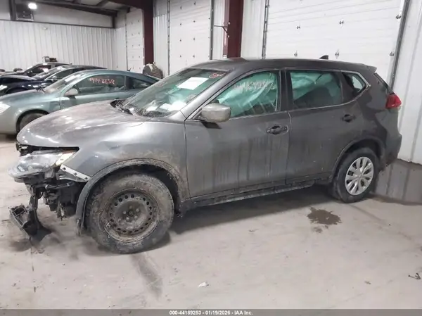 5N1AT2MV0JC770384 2018 NISSAN ROGUE - Image 2