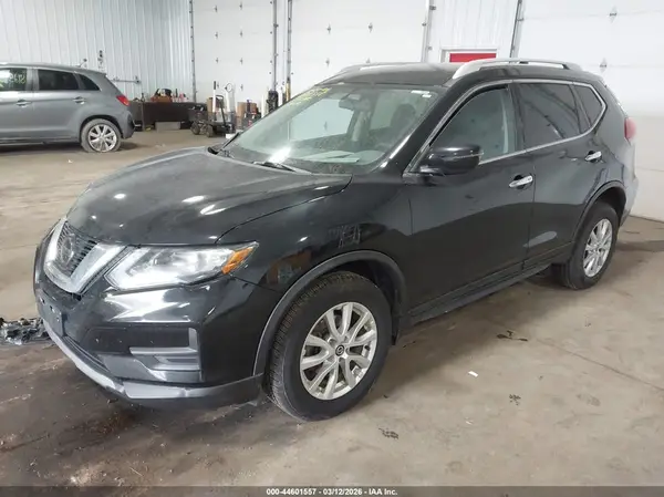 5N1AT2MV0JC770532 2018 NISSAN ROGUE - Image 2