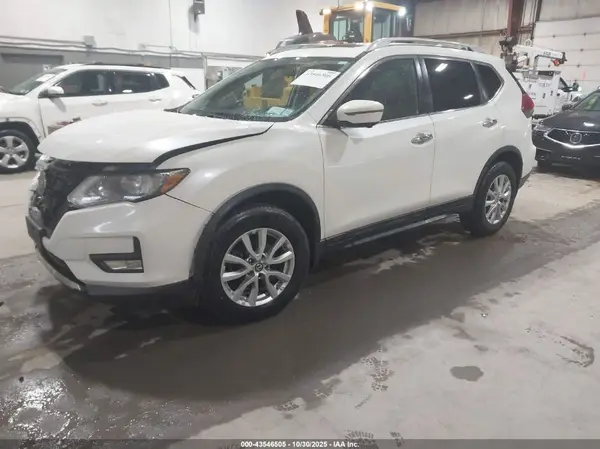 5N1AT2MV0JC770563 2018 NISSAN ROGUE - Image 2