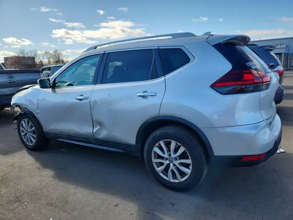 5N1AT2MV0JC788643 2018 NISSAN ROGUE - Image 2