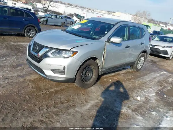 5N1AT2MV0JC791008 2018 NISSAN ROGUE - Image 2