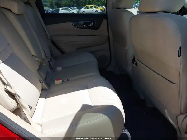 5N1AT2MV0JC792675 2018 NISSAN ROGUE - Image 8