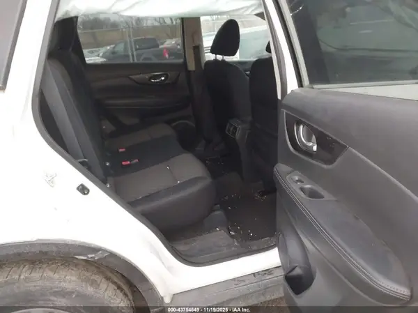 5N1AT2MV0JC793583 2018 NISSAN ROGUE - Image 8