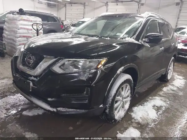 5N1AT2MV0JC810589 2018 NISSAN ROGUE - Image 2