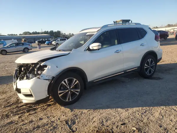 5N1AT2MV0JC813864 2018 NISSAN ROGUE - Image 1