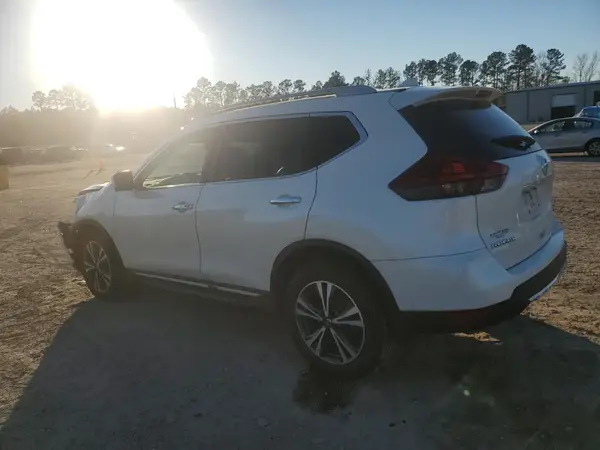 5N1AT2MV0JC813864 2018 NISSAN ROGUE - Image 2