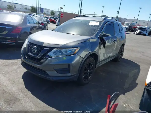 5N1AT2MV0JC814139 2018 NISSAN ROGUE - Image 2