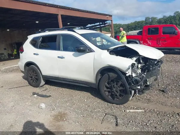 5N1AT2MV0JC814707 2018 NISSAN ROGUE - Image 1