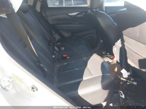 5N1AT2MV0JC815212 2018 NISSAN ROGUE - Image 8