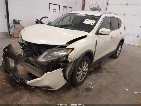 5N1AT2MV0JC818966 2018 NISSAN ROGUE - Image 2
