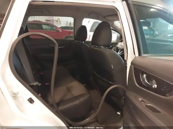 5N1AT2MV0JC818966 2018 NISSAN ROGUE - Image 8