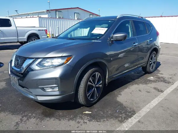 5N1AT2MV0JC830549 2018 NISSAN ROGUE - Image 2