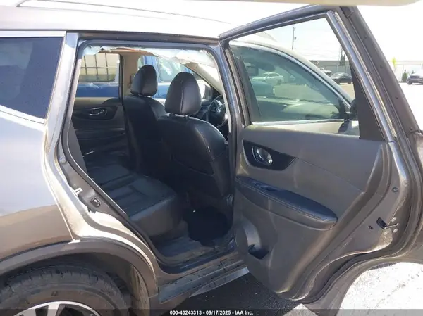 5N1AT2MV0JC830549 2018 NISSAN ROGUE - Image 8