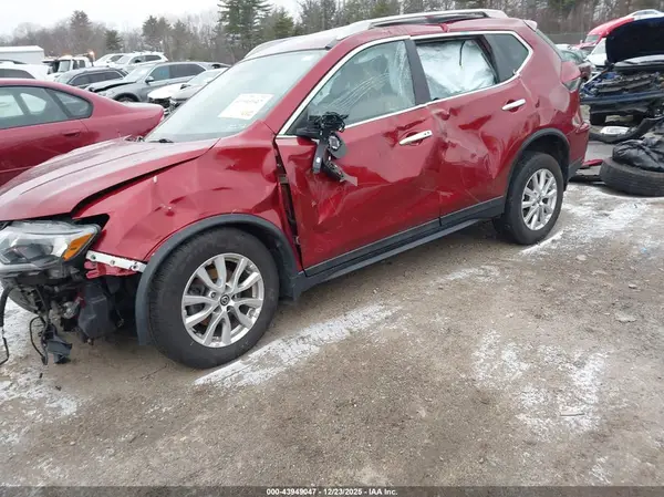 5N1AT2MV0JC843527 2018 NISSAN ROGUE - Image 2