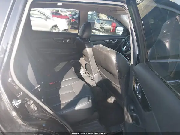 5N1AT2MV0JC843964 2018 NISSAN ROGUE - Image 8