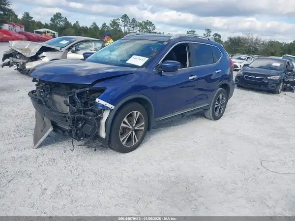 5N1AT2MV0JC851319 2018 NISSAN ROGUE - Image 2