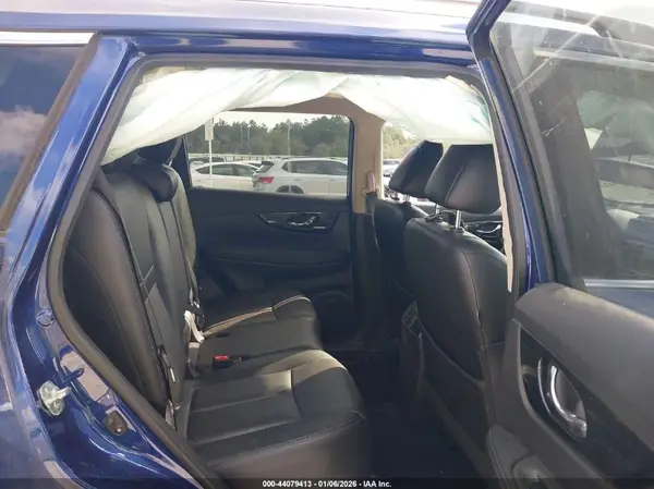 5N1AT2MV0JC851319 2018 NISSAN ROGUE - Image 8