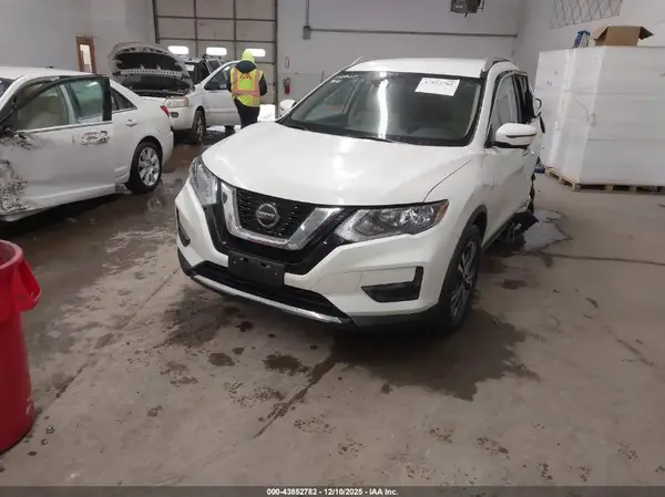 5N1AT2MV0KC771147 2019 NISSAN ROGUE - Image 2