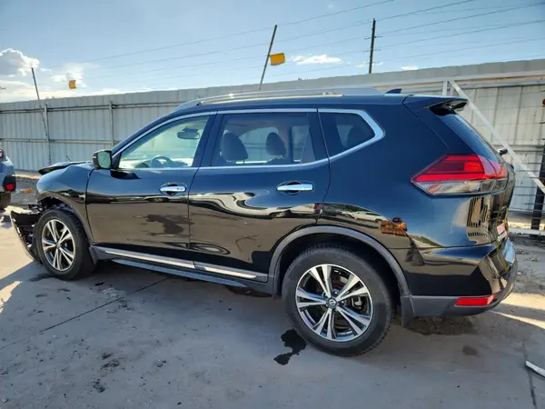 5N1AT2MV1HC730485 2017 NISSAN ROGUE - Image 2