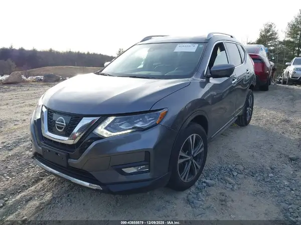 5N1AT2MV1HC731975 2017 NISSAN ROGUE - Image 2