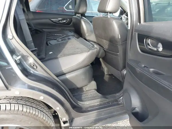 5N1AT2MV1HC731975 2017 NISSAN ROGUE - Image 8