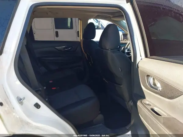 5N1AT2MV1HC732804 2017 NISSAN ROGUE - Image 8