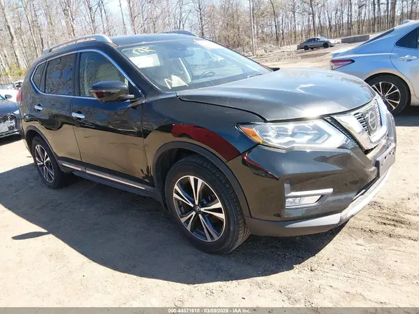 5N1AT2MV1HC737646 2017 NISSAN ROGUE - Image 1