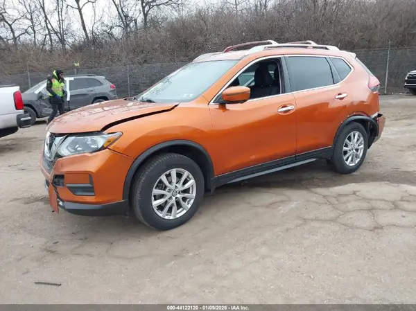 5N1AT2MV1HC738635 2017 NISSAN ROGUE - Image 2