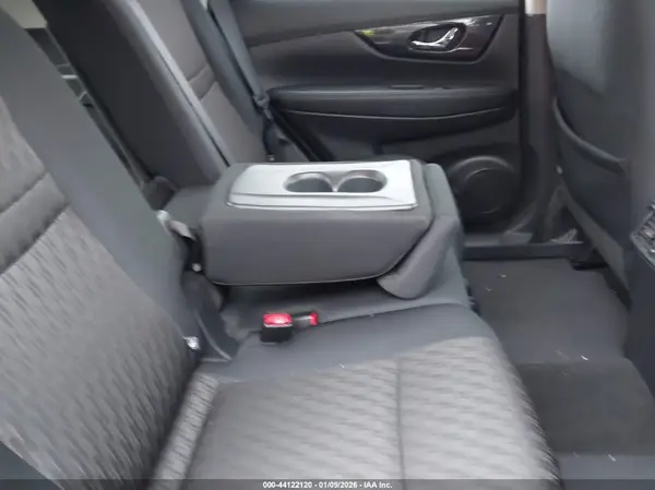 5N1AT2MV1HC738635 2017 NISSAN ROGUE - Image 8