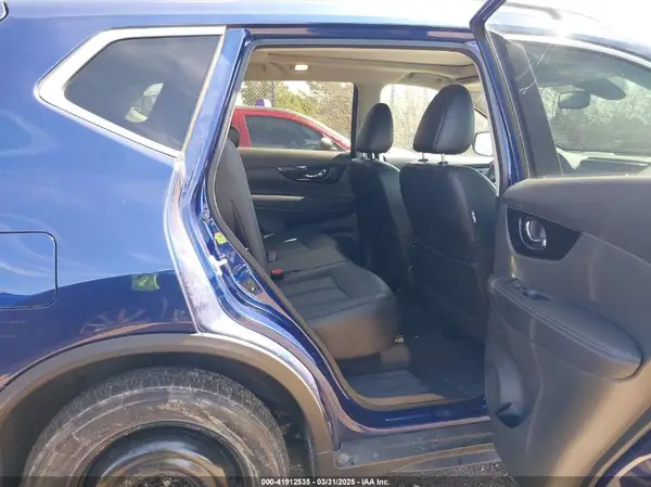5N1AT2MV1HC743978 2017 NISSAN ROGUE - Image 8