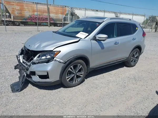 5N1AT2MV1HC747058 2017 NISSAN ROGUE - Image 2