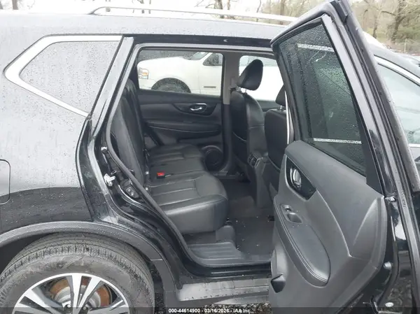 5N1AT2MV1HC747111 2017 NISSAN ROGUE - Image 8
