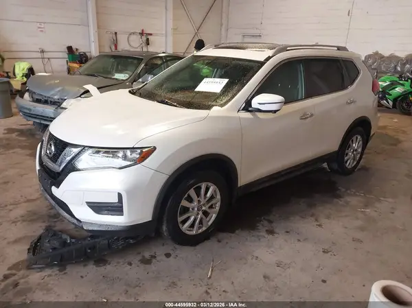 5N1AT2MV1HC747464 2017 NISSAN ROGUE - Image 2