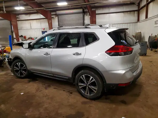 5N1AT2MV1HC747528 2017 NISSAN ROGUE - Image 2