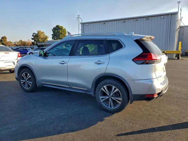 5N1AT2MV1HC756715 2017 NISSAN ROGUE - Image 2
