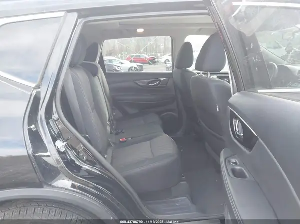 5N1AT2MV1HC756830 2017 NISSAN ROGUE - Image 8