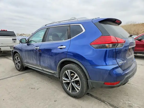 5N1AT2MV1HC757914 2017 NISSAN ROGUE - Image 2