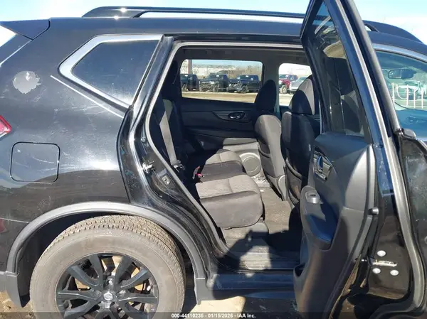 5N1AT2MV1HC759002 2017 NISSAN ROGUE - Image 8