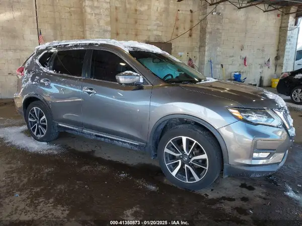 5N1AT2MV1HC764555 2017 NISSAN ROGUE - Image 1