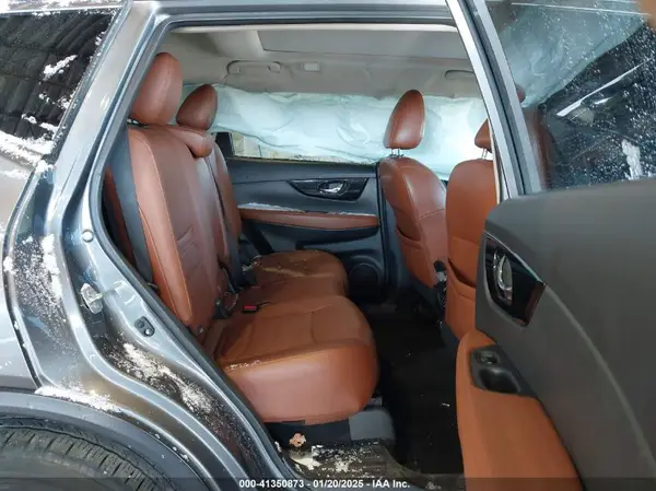 5N1AT2MV1HC764555 2017 NISSAN ROGUE - Image 8