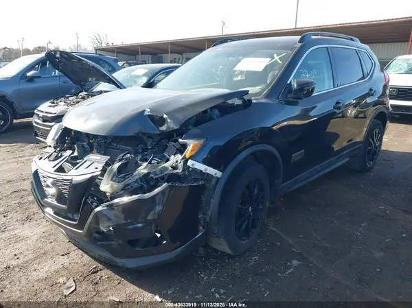 5N1AT2MV1HC765396 2017 NISSAN ROGUE - Image 2